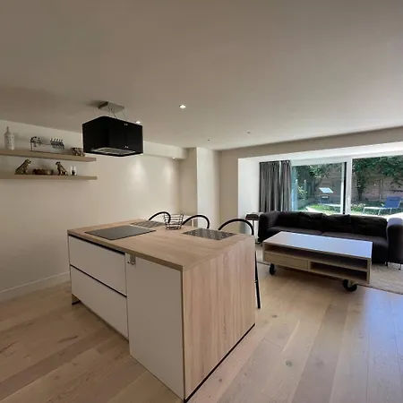 Casa de Férias Modern Flat With Garden