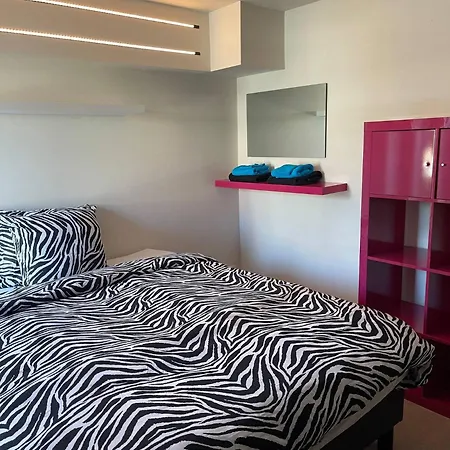 Semesterbostad Modern Flat With Garden *