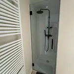 Modern Flat With Garden بيت للعطل