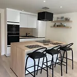 بيت للعطل Modern Flat With Garden