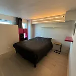 Modern Flat With Garden أوستيند