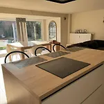 بيت للعطل Modern Flat With Garden أوستيند
