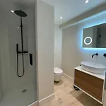 Modern Flat With Garden
