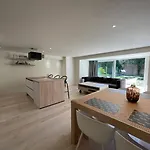 Modern Flat With Garden أوستيند