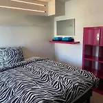 بيت للعطل Modern Flat With Garden *