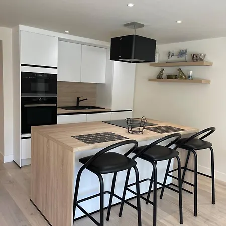 Сasa de vacaciones Modern Flat With Garden